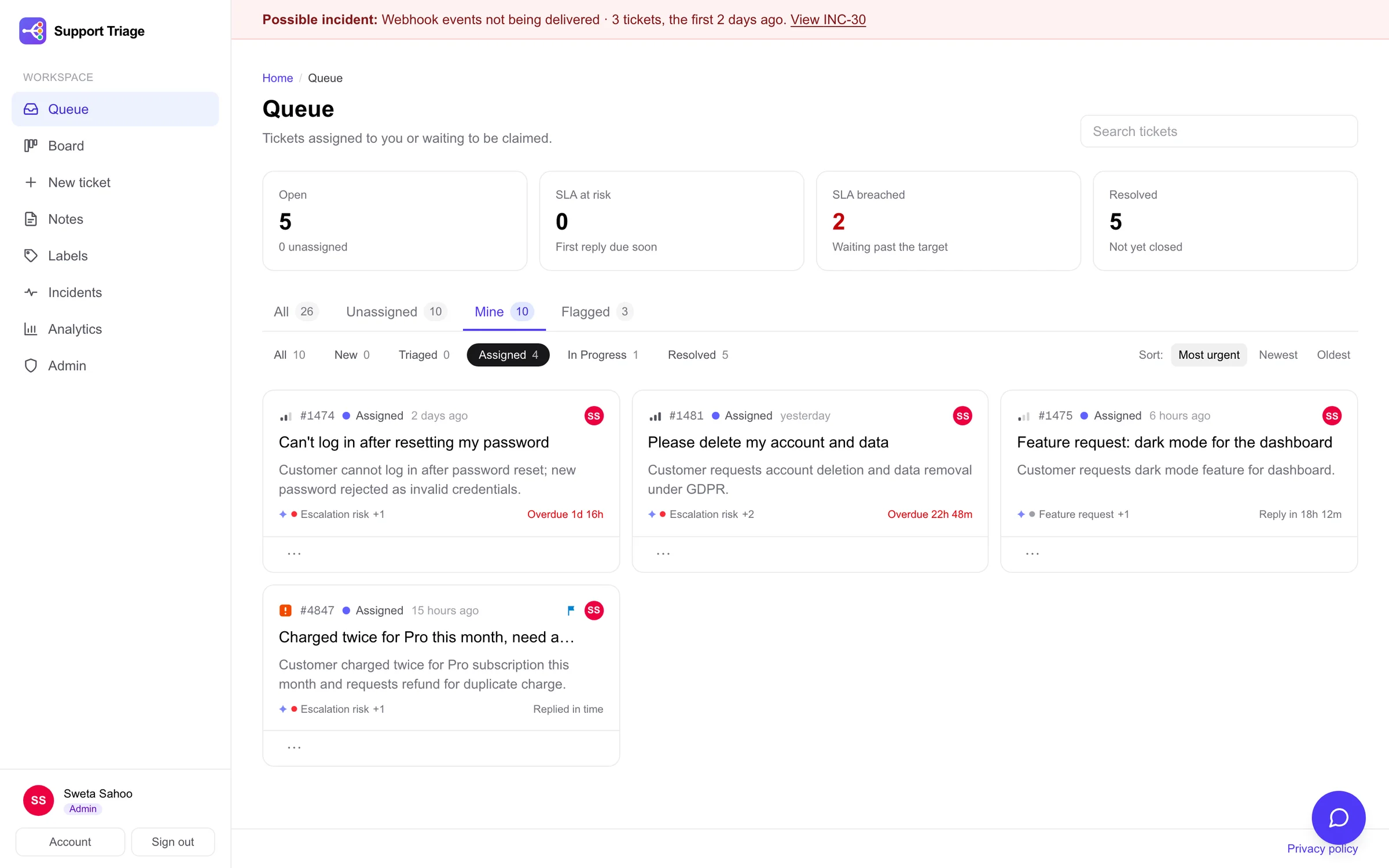The queue: tickets assigned to the agent, each with its priority, AI signals and response-time status